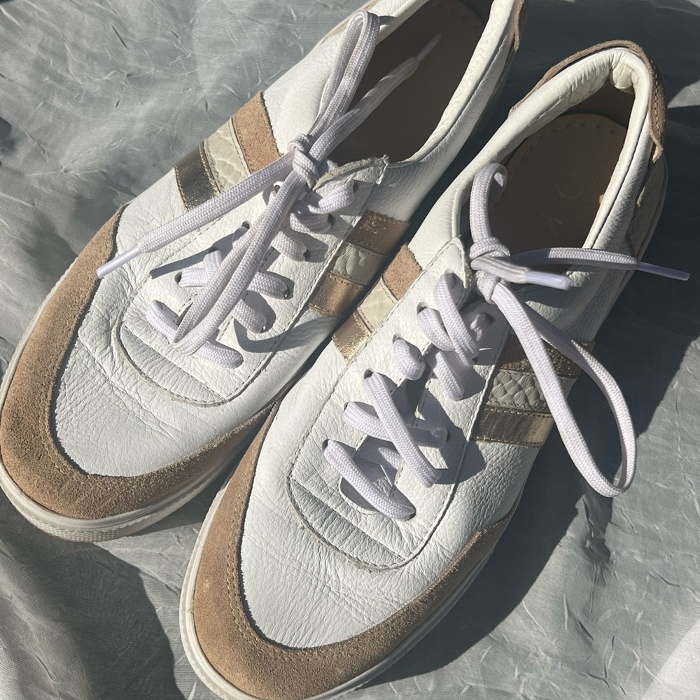 Kaana leather shoes